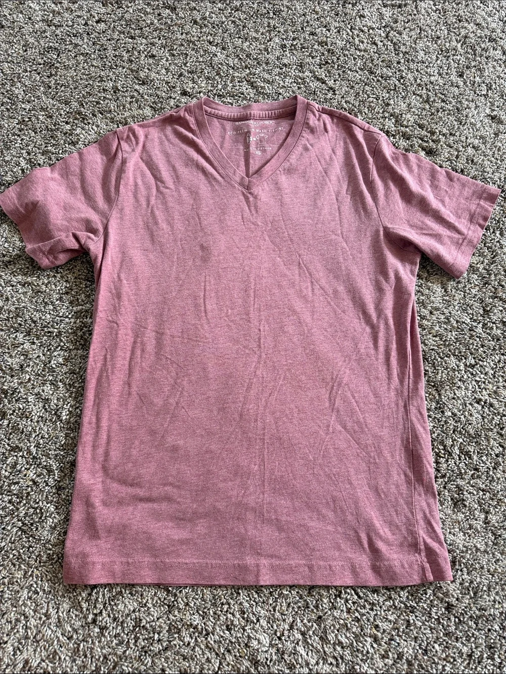 Banana Republic Men’s V-Neck Tees in Navy Blue and Light Red